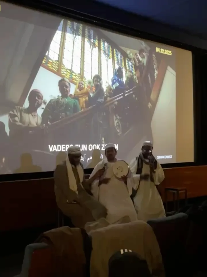 Beeld uit de zaal tijdens de vertoning in filmtheater Kriterion.